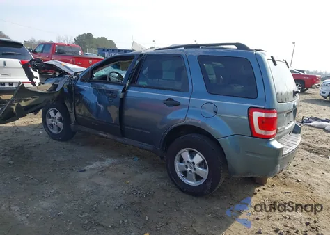 2010 Ford Escape Xlt z USA, uszkodzony, nr VIN 1FMCU0DG7AKC87783